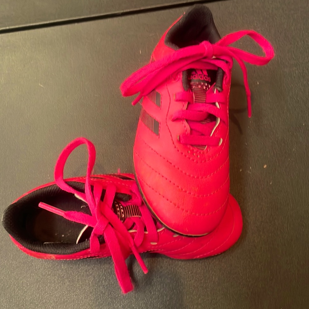 Like new! Adidas little kid soccer cleats.